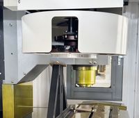 Зонтичный магазин инструмента Huashuo VMC640 над рабочей зоной
