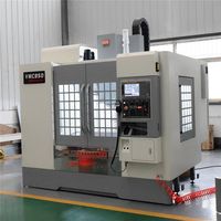 Huashuo VMC850, вид три четверти спереди слева, двери рабочей зоны закрыты