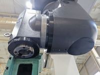 Угловая фрезерная головка станка: корпус со шкалой на поворотном узле, фланец и торец выходного шпинделя
