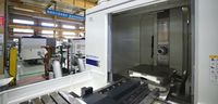 Открытая рабочая зона горизонтального центра SMTCL HMC: шпиндель на колонне с телескопическими кожухами и стол на поворотном основании